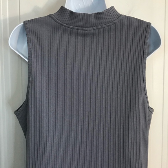 🔴 4/$15 Old Navy Gray Ribbed Mock Neck Sleeveless Crop Top plus size 2X in EUC - Picture 10 of 14